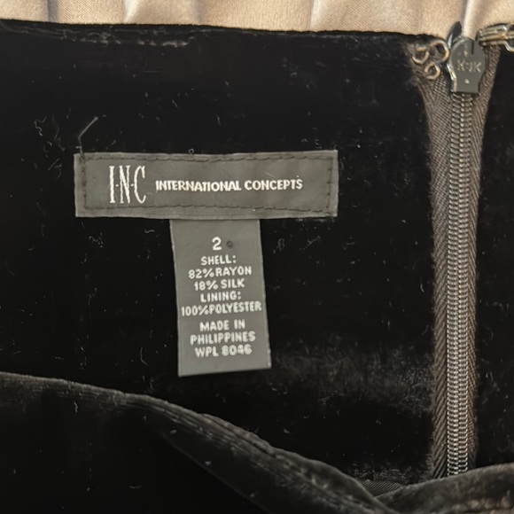 Elegant Black Velvet Skirt - Picture 3 of 4